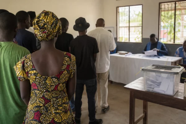 À Mongbwalu, le manque d’eau freine la riposte contre Ebola et fragilise les familles en Ituri