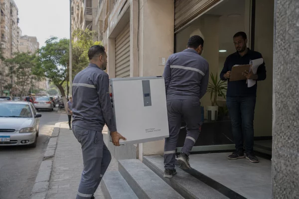 En Égypte, l’usine de Sungrow révèle la bataille pour fabriquer localement le stockage d’énergie