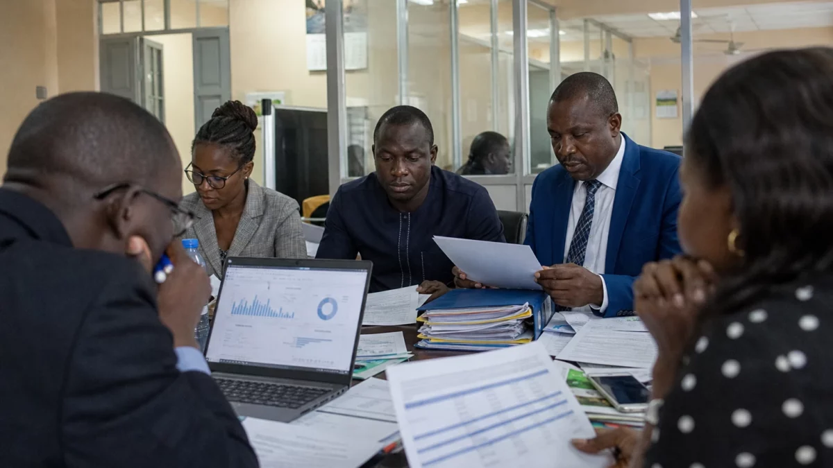 En Guinée, l’accord avec le FMI peut sécuriser 425 millions de dollars mais impose des réformes concrètes