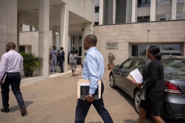 Au Nigeria, les agences de notation saluent la reprise mais maintiennent la pression sur les fragilités budgétaires