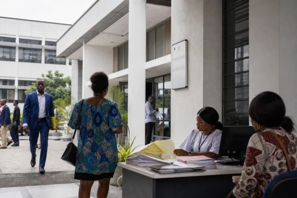 En RDC, Kinshasa lance un désarmement civil volontaire pour faire sortir les armes des foyers et tester une paix locale fondée sur la confiance.