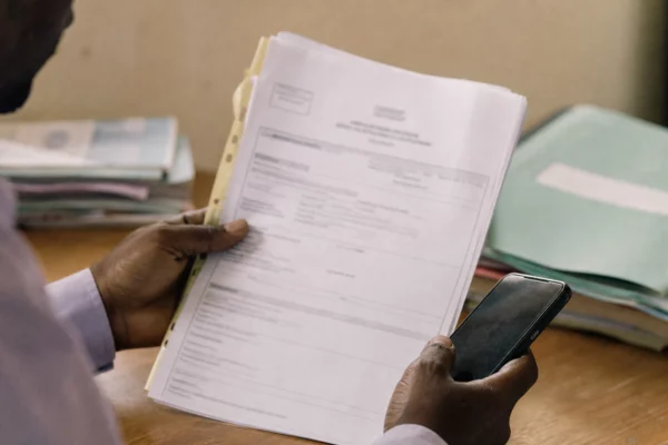 Au Cameroun, l’absence de Paul Biya relance le débat sur la continuité de l’État et la vacance du pouvoir
