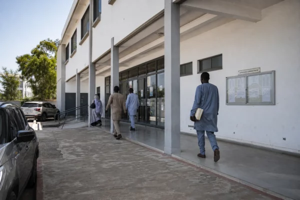 Au Sénégal, le Pastef pousse l’État à publier enfin la date des élections locales avant l’échéance de janvier 2027