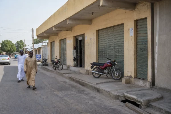 Au Nigeria, le siège de Geidam révèle l’emprise persistante de l’ISWAP sur le nord-est malgré le couvre-feu militaire