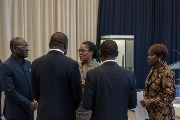 En Côte d’Ivoire, le retour du Djidji Ayôkwé transforme une restitution patrimoniale en geste d’unité nationale
