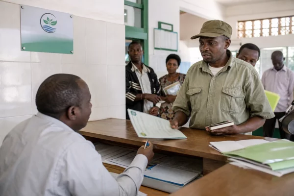 Au Burundi, les feux de brousse menacent la Ruvubu et révèlent la faiblesse des moyens de protection du parc