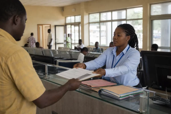 Résumés IA de Google : pourquoi l’Afrique francophone reste sans levier pour rémunérer ses médias face aux géants du Web