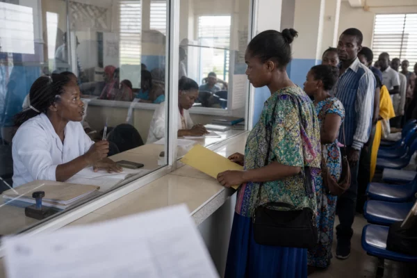En Ituri, les mineurs de RDC continuent à travailler malgré Ebola et l’éloignement des soins