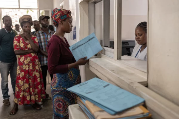 En RDC, l’OMS durcit la riposte contre Ebola face à une propagation plus rapide et un risque régional accru