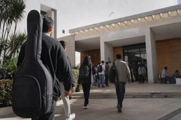 Au Maroc, le oud Ramal renaît comme symbole vivant d’un patrimoine musical menacé par l’oubli et la rupture de transmission
