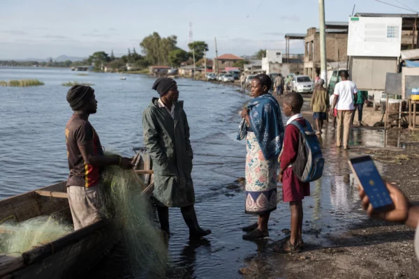 Au Kenya, la montée du lac Baringo menace les villages et rapproche crocodiles et hippopotames des habitations