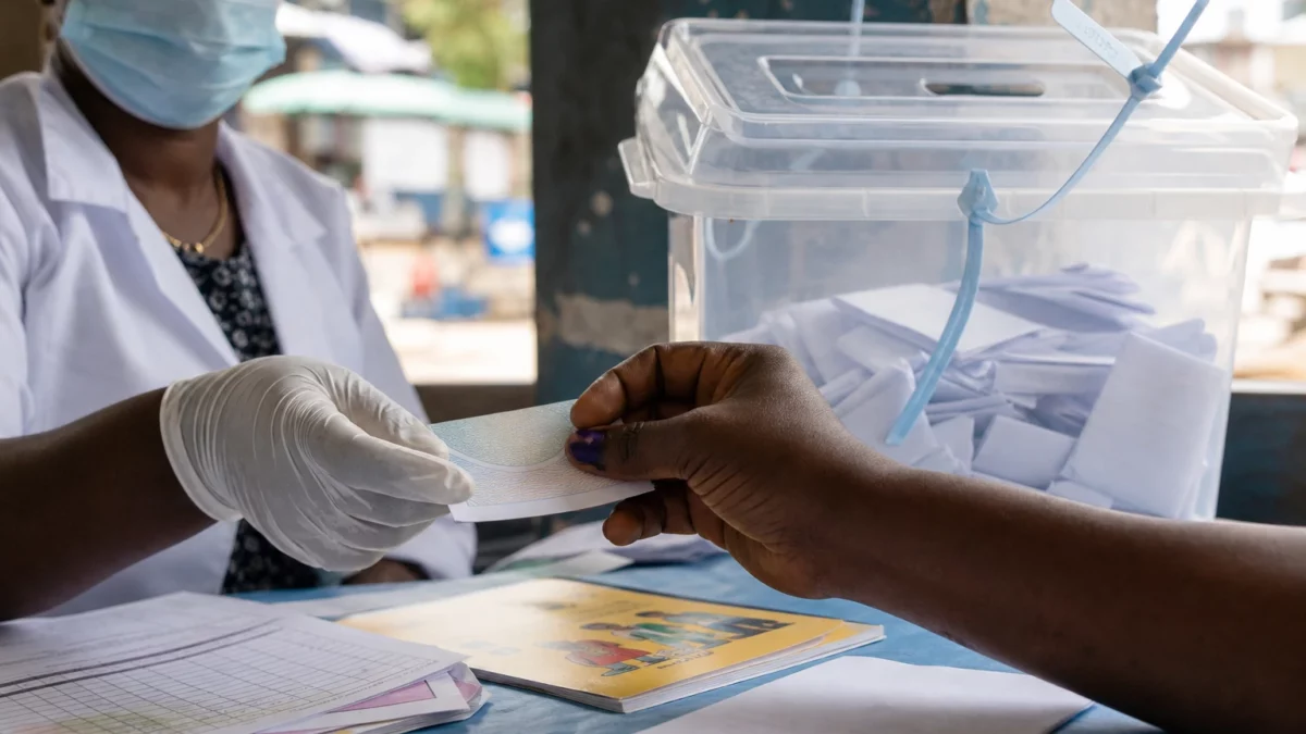 En RDC, la vaccination contre Ebola s’intensifie pendant que l’Ouganda referme sa flambée en 42 jours