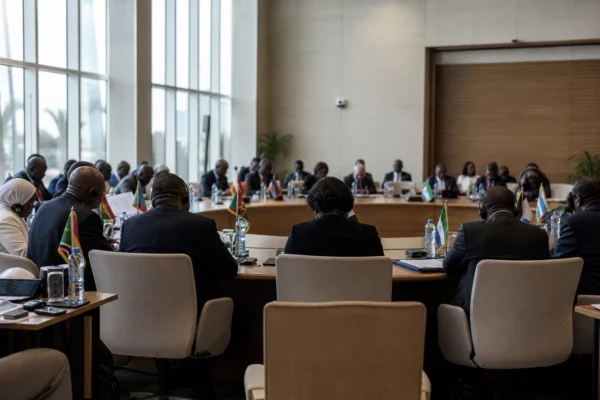 Au Caire, la médiation égyptienne sur Gaza se durcit face aux frappes qui fragilisent la trêve