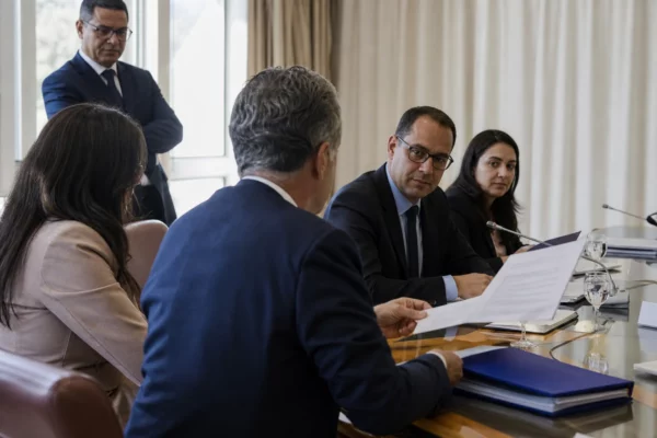 Tunisie-France : la mobilité des compétences reste freinée par la bureaucratie malgré des accords sectoriels