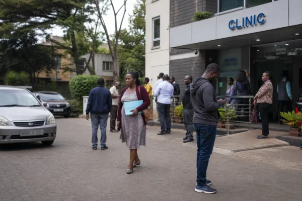 À Nairobi, Catherine Nyongesa transforme un prêt risqué en centre de référence pour les soins cancer Kenya