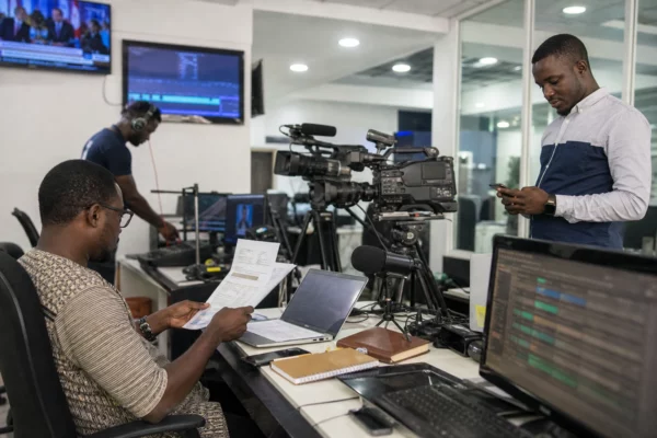 Au Sénégal, le procès des chroniqueurs proches du Pastef relance le débat sur la critique du pouvoir en ligne