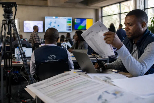 Zambie : Hichilema en tête du dépouillement, la présidentielle se joue sur le bilan économique et les tensions post-scrutin