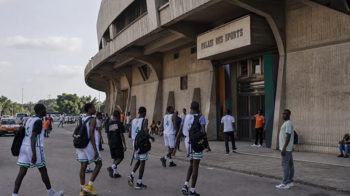 AfroBasket U18 à Abidjan : la Côte d’Ivoire impose sa force, le Sénégal et le Cameroun montent en pression