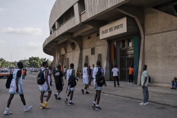 AfroBasket U18 à Abidjan : la Côte d’Ivoire impose sa force, le Sénégal et le Cameroun montent en pression