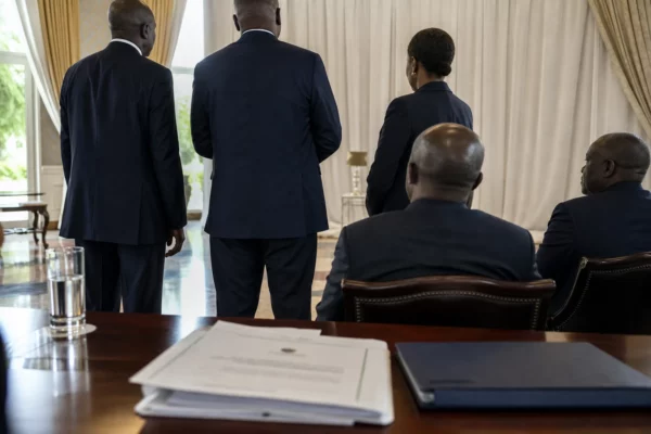En Ouganda, la succession de Museveni s’organise déjà autour de Muhoozi Kainerugaba et relance le débat sur 2031