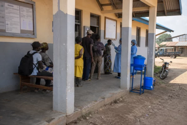 En Ituri, les premiers cas d’Ebola en RDC pourraient remonter à janvier, révélant un lourd retard d’alerte