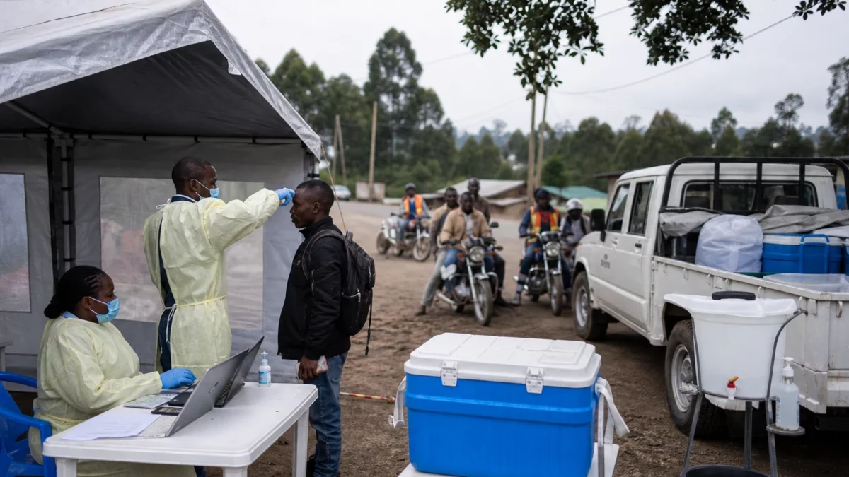 En RDC, Ebola révèle la fragilité des soins pendant que la crise VIH menace les progrès sanitaires africains