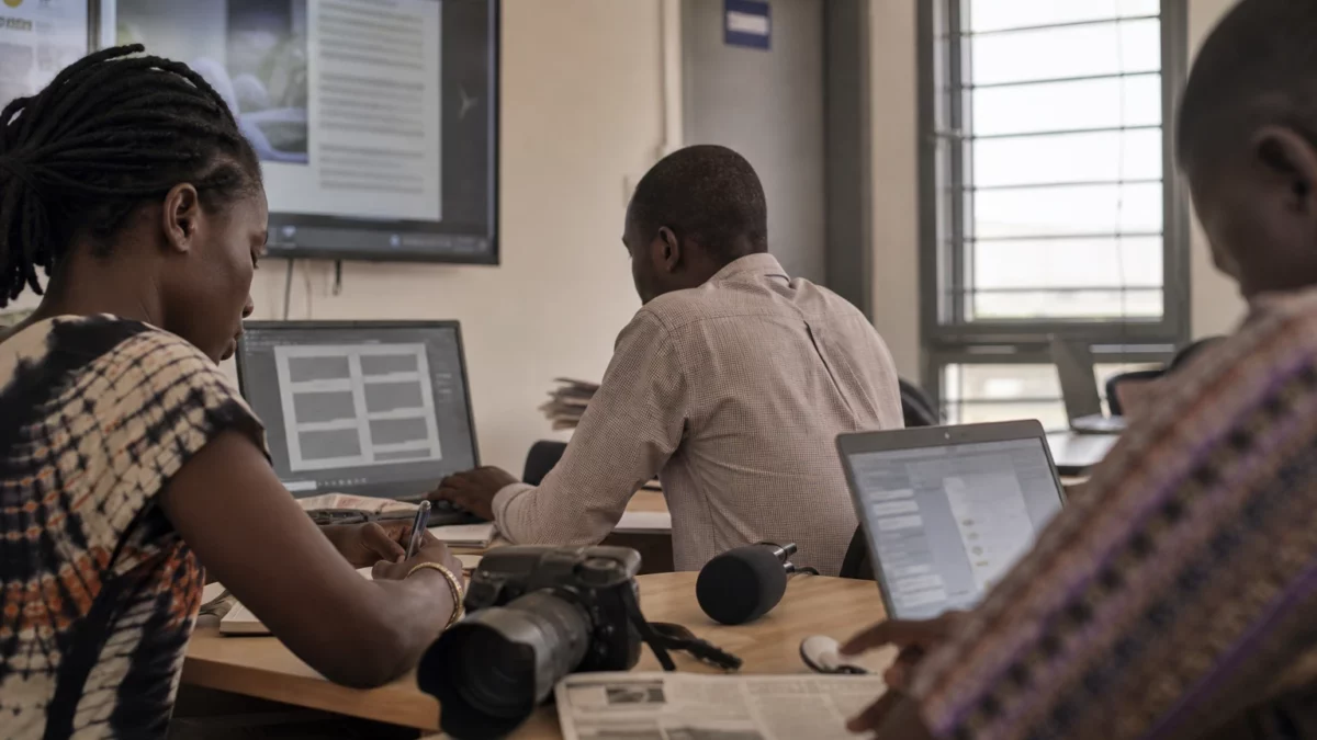 Au Burkina Faso, l’immersion militaire des journalistes ravive le débat sur l’indépendance de la presse