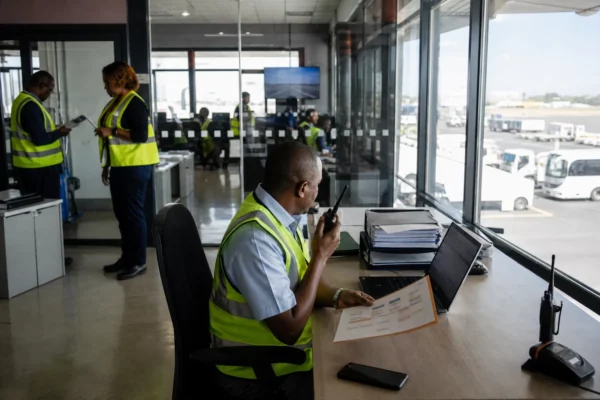 Au Kenya, Nairobi veut faire payer moins cher l’inefficacité aérienne en finançant aéroports, sécurité et tourisme par les billets