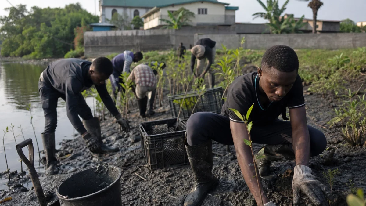 À Douala, la visite de Sarah Mullally au Cameroun révèle les fractures anglicanes sur les femmes et les LGBTQIA+