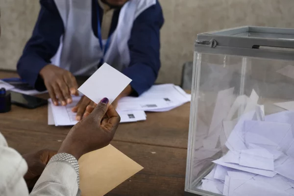 Au Sénégal, Senelec et Huawei accélèrent le solaire avec stockage pour renforcer le réseau électrique