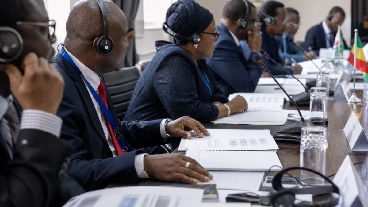 À Freetown, la réforme électorale de Bio ouvre un bras de fer sur le seuil présidentiel et la représentation