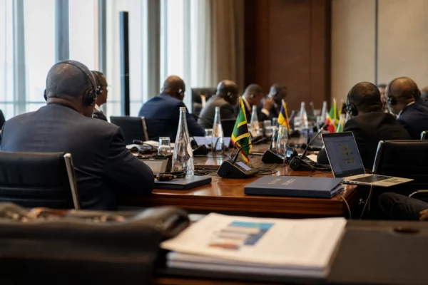 En RDC, la couverture mobile progresse mais 4,3 millions de personnes restent hors réseau dans les zones les plus isolées