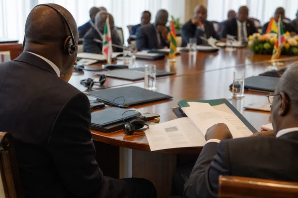 Lomé face au retour des Togolais d’Afrique du Sud : xénophobie, titres de séjour et protection consulaire au cœur du dossier