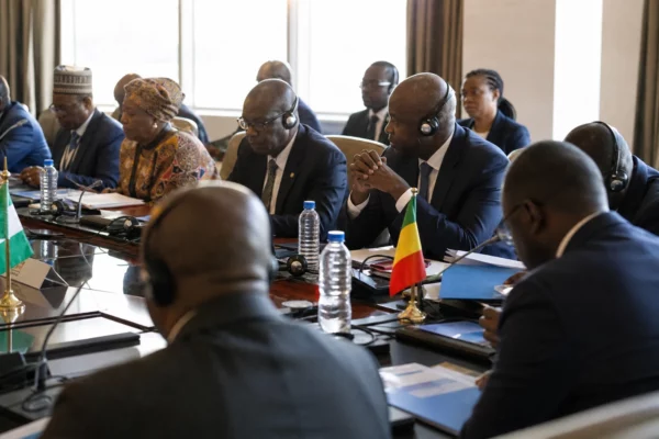 Côte d’Ivoire : comment l’orpaillage illégal s’appuie sur des relais locaux et des circuits régionaux d’exportation