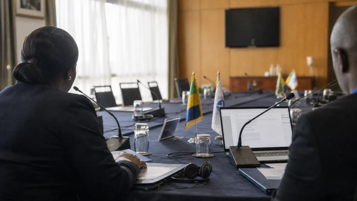 Au Gabon, l’ARCEP durcit le suivi des réseaux télécoms pour transformer les plaintes en contrôles concrets