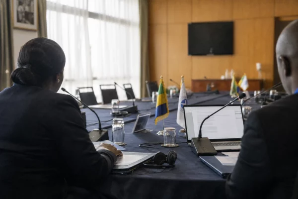 Au Gabon, l’ARCEP durcit le suivi des réseaux télécoms pour transformer les plaintes en contrôles concrets