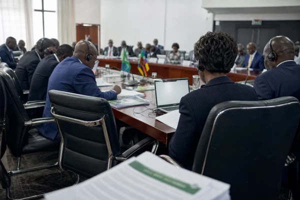 À Kinshasa, un bateau suspect relance l’alerte Ebola et teste la capacité de la RDC à contenir le virus sur le fleuve