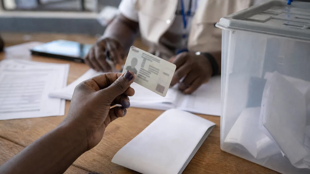 Les jeunes Africains retrouvent confiance dans l&rsquo;économie, mais l’emploi freine encore l&rsquo;élan dans plusieurs grands marchés