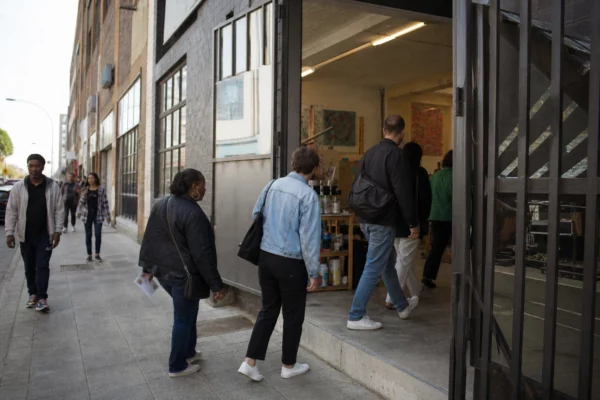 À Johannesburg, les studios d’artistes s’ouvrent au public et transforment le centre-ville en scène culturelle