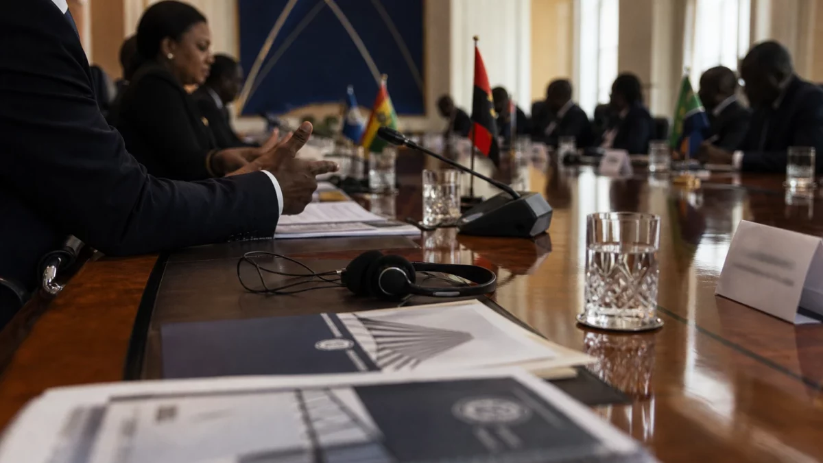 Angola transforme ses avoirs saisis en liquidités avec la vente partielle de Standard Bank sur BODIVA