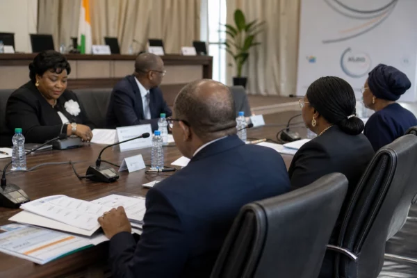 Côte d’Ivoire: l’ARTCI teste sa nouvelle ligne avec Orange pour protéger l’investissement sans freiner les réseaux