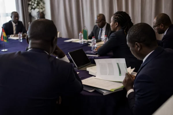 Aux États-Unis, les expulsions vers l’Afrique créent un corridor juridique où l’asile protège moins qu’un transfert
