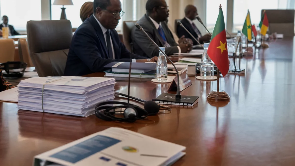 Cameroun : l’État serre la vis sur 5 971 agents publics soupçonnés d’absences prolongées et vise sa masse salariale