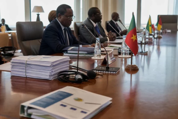 Cameroun : l’État serre la vis sur 5 971 agents publics soupçonnés d’absences prolongées et vise sa masse salariale