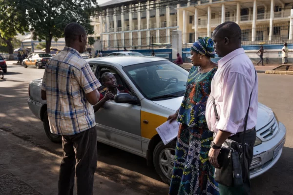 En Guinée, le tribunal de Kaloum libère un homme poursuivi après une conversation sur la sécurité dans un taxi