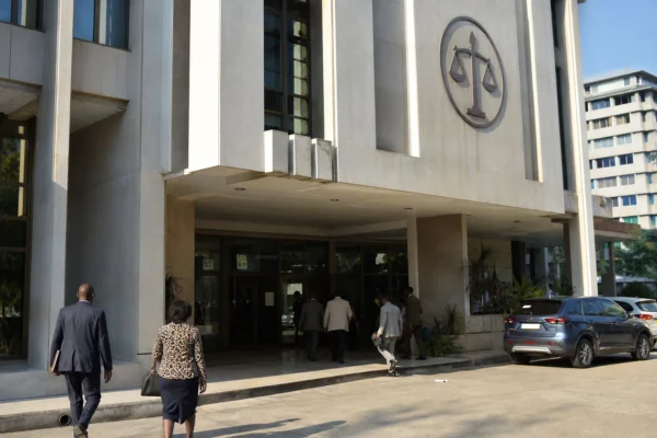 Au Gabon, le dossier des biens mal acquis rattrape Ali Bongo au moment où la justice française vise un procès