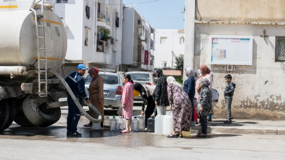 Crise de l&rsquo;eau en Tunisie : la canicule relance la tension sociale et force l&rsquo;État à réagir dans l&rsquo;urgence
