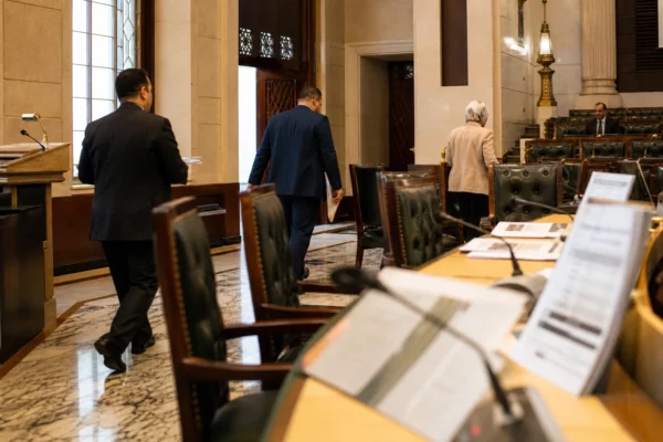 Égypte et Chine resserrent leur axe politique après la visite de Xi, entre Parlement, commerce et investissements