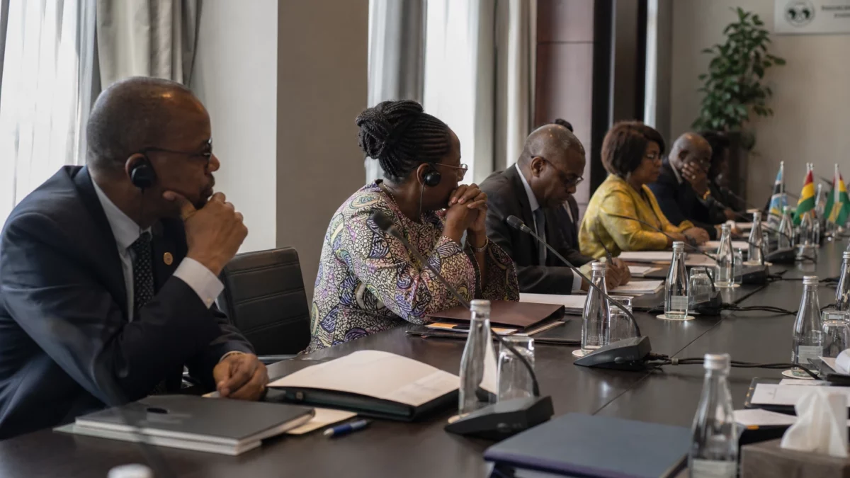 Entre Paris, Moscou et le Sahel, le Togo défend une diplomatie d’équilibre malgré les tensions sur les médias et la sécurité