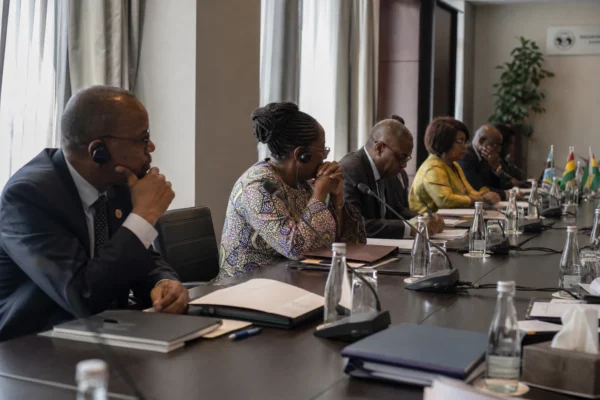 Entre Paris, Moscou et le Sahel, le Togo défend une diplomatie d’équilibre malgré les tensions sur les médias et la sécurité